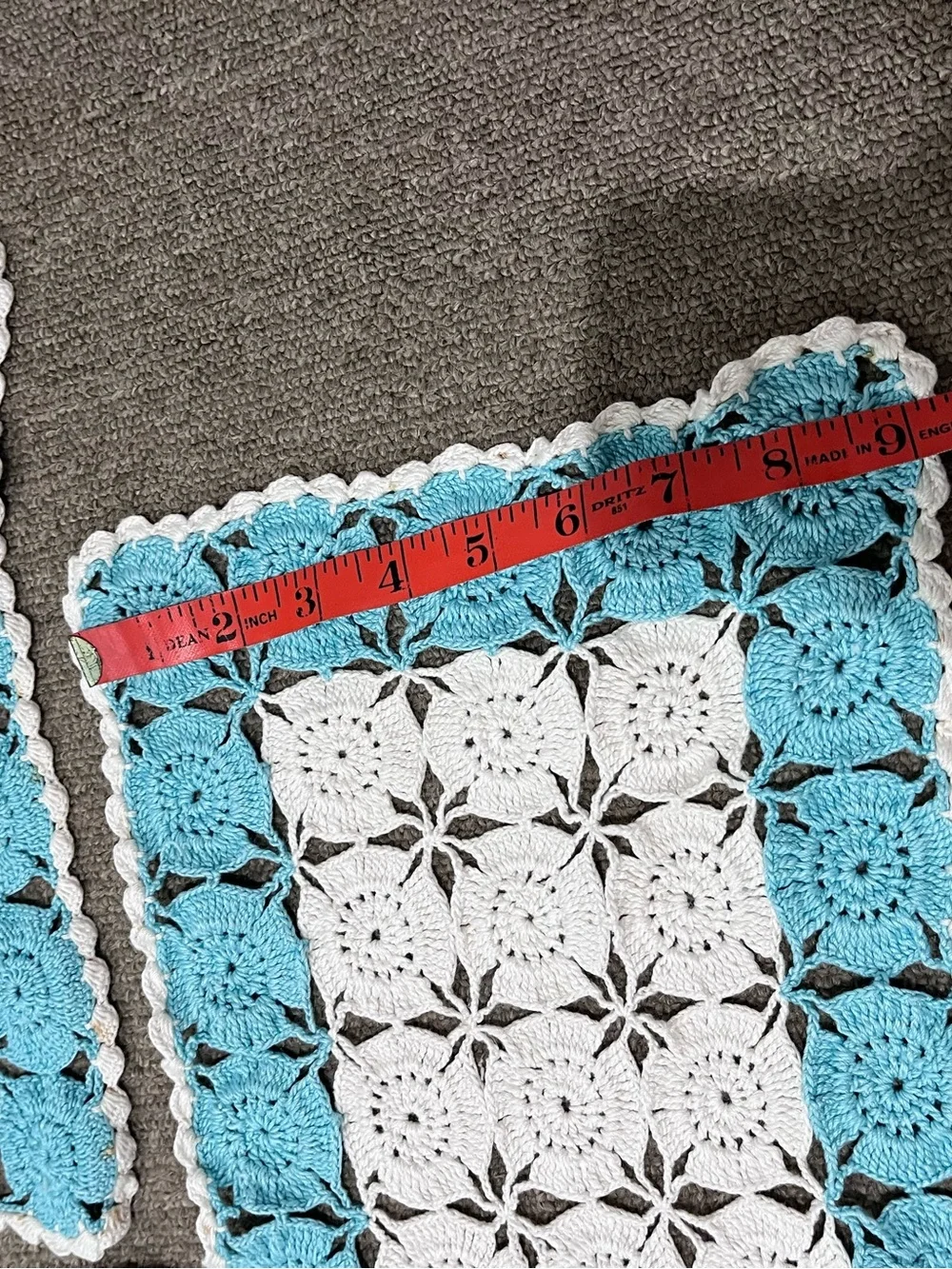 Set of 8 Doilies and Table Runners Teal and White - Picture 2 of 7